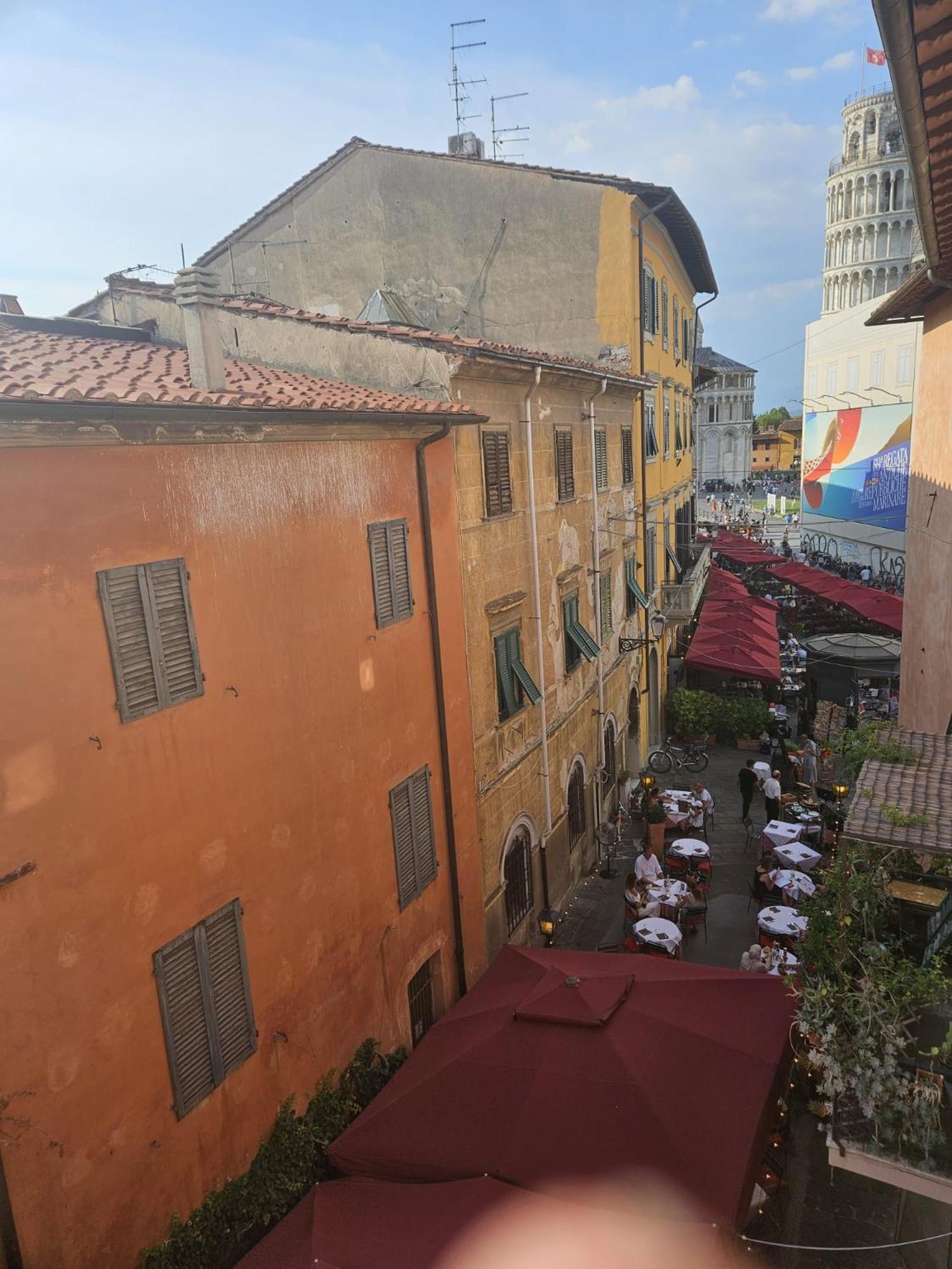 Window To The Tower Bed and Breakfast Pisa Exteriör bild