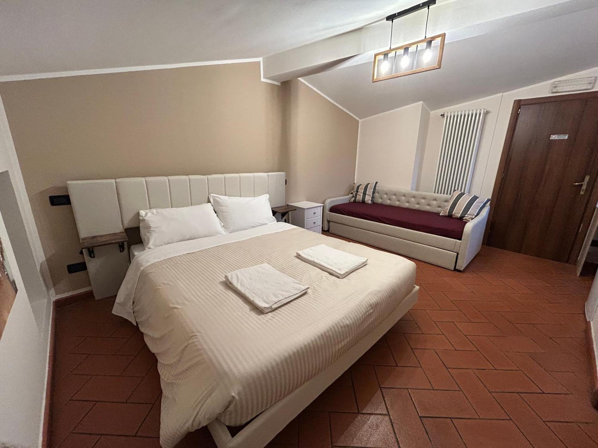 Window To The Tower Bed and Breakfast Pisa Exteriör bild