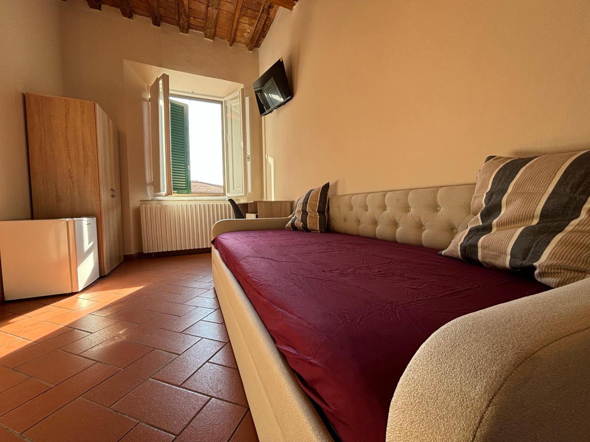Window To The Tower Bed and Breakfast Pisa Exteriör bild